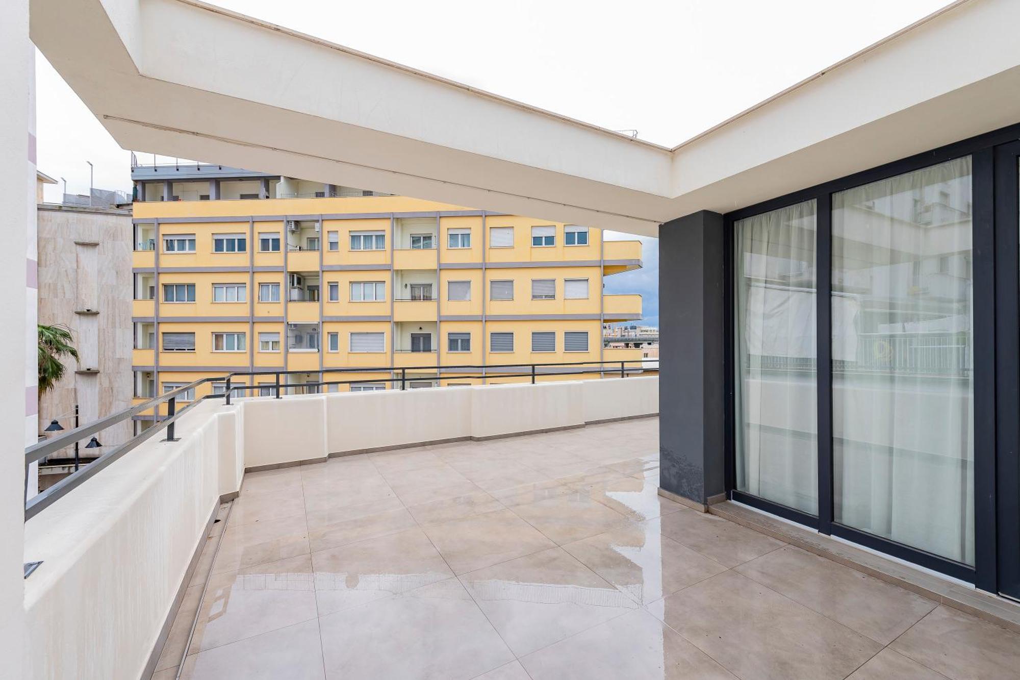 Apartment And Modern With Terrace!