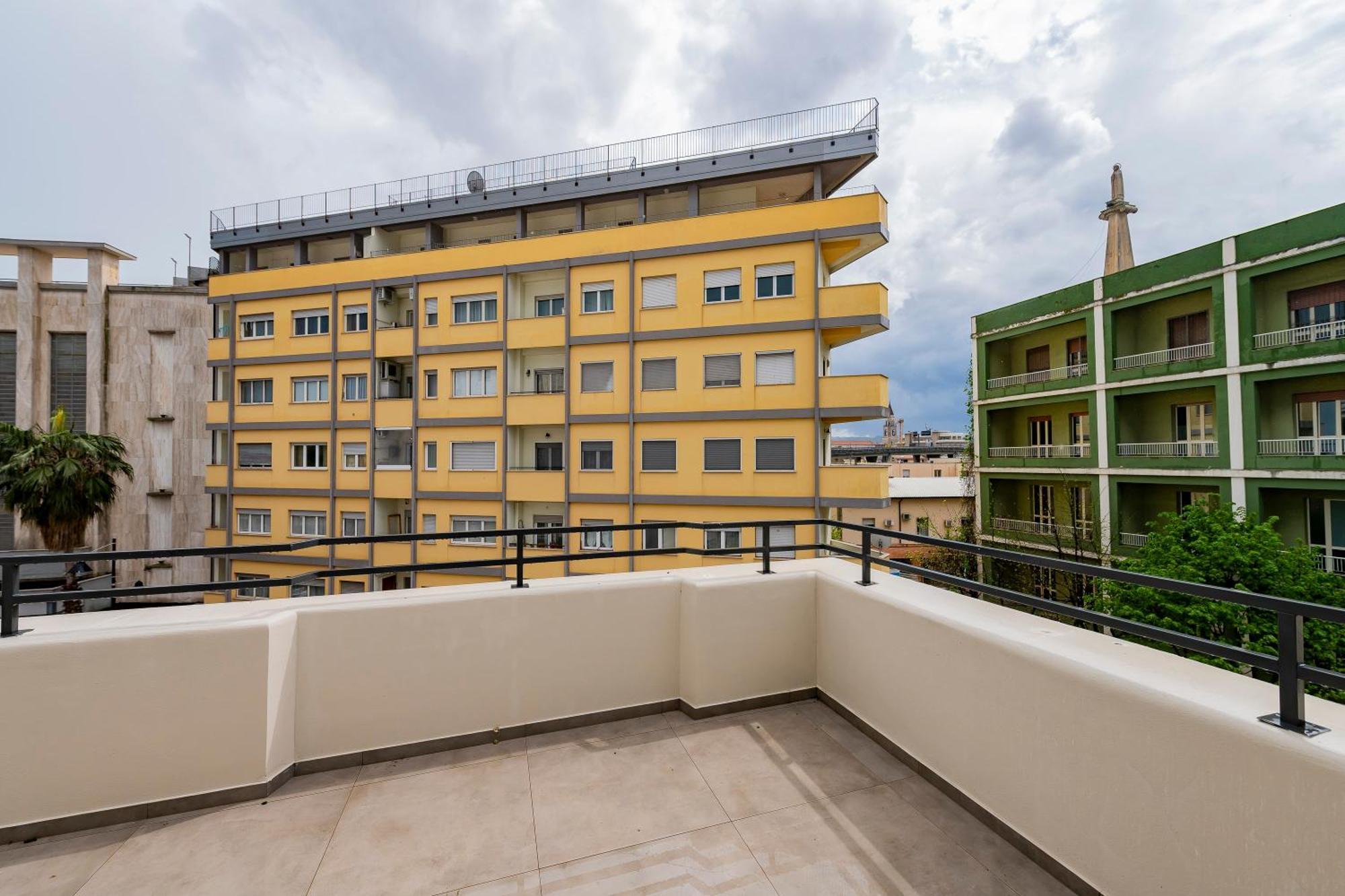 Apartment And Modern With Terrace!